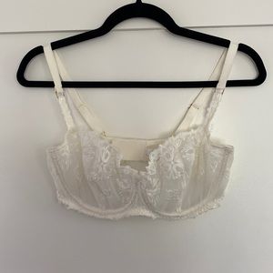 Chantelle lace bra- 34DD